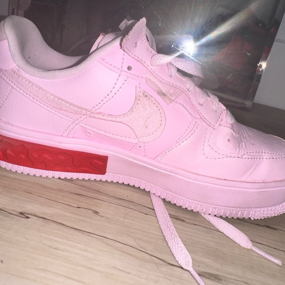 Barely worn like new. Pink Nike forces - Picture 3 of 6